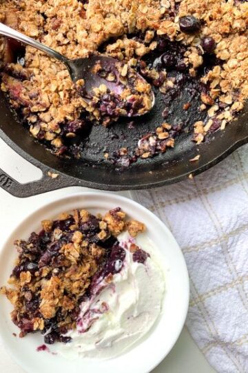 vegan blueberry peach crisp