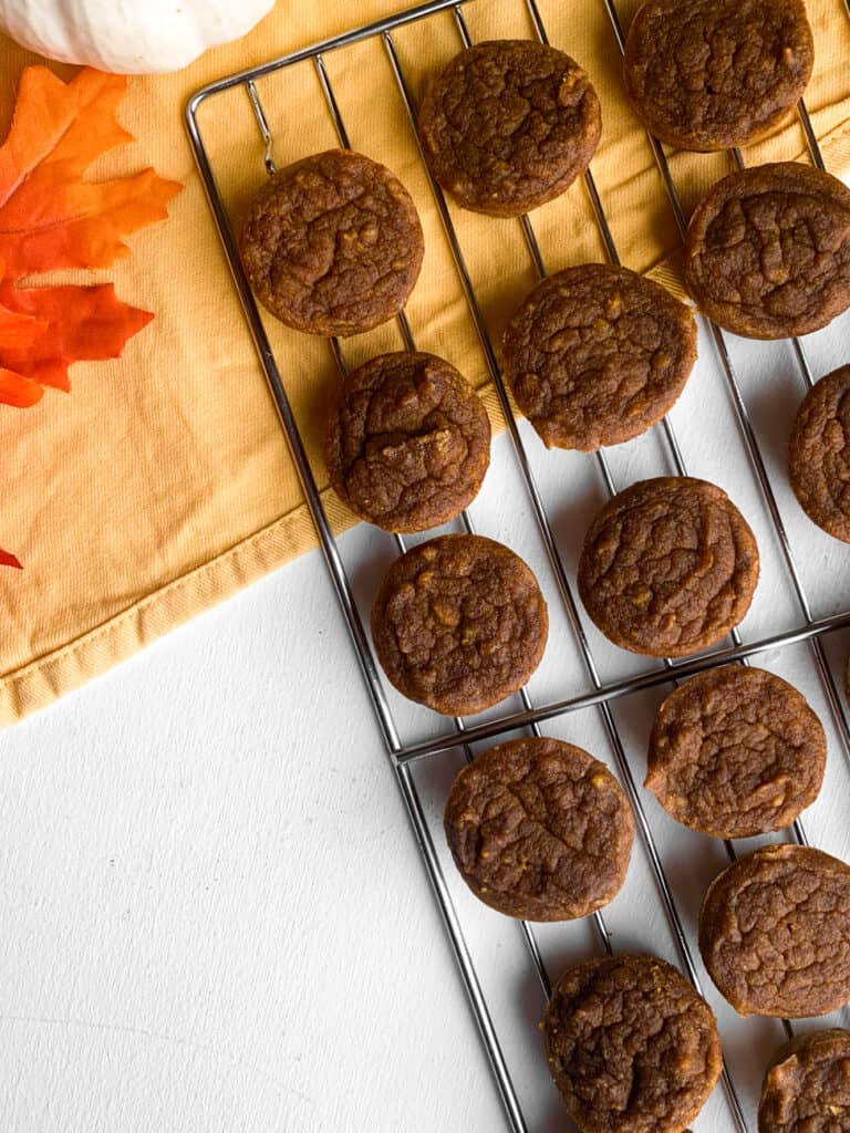 pumpkin banana mini muffins